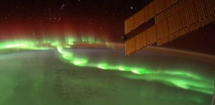 Auroral beads forming along an arc. (Image: ESA)