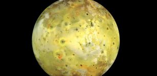 Jupiter's Moon Io by NASA's Galileo spacecraft. NASA / JPL / University of Arizona - http://photojournal.jpl.nasa.gov/catalog/PIA02308