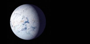 An artist’s rendition of what a snowball planet might look like. Ice covers the oceans to the equators. Credit: NASA