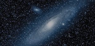 New research on giant radio galaxies defies conventional wisdom