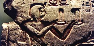 Pharaoh Ramses I making an offering before Osiris