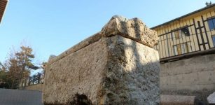 Ancient Roman Sarcophagus With A Female Skeleton And A Perfume Bottle Discovered In Turkey