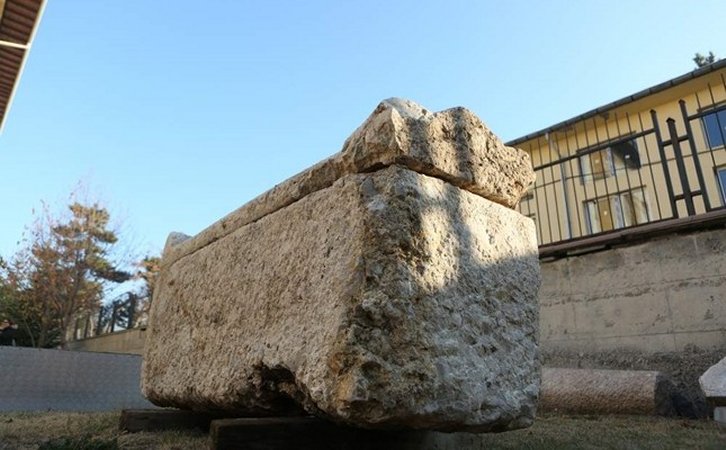 Ancient Roman Sarcophagus With A Female Skeleton And A Perfume Bottle Discovered In Turkey