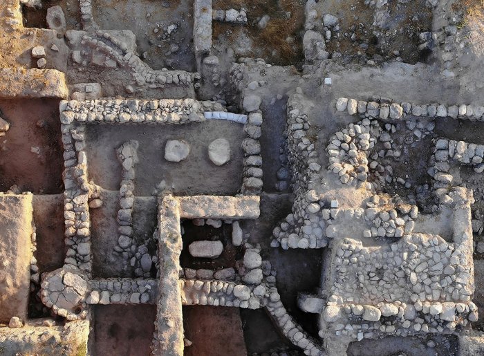 Mysterious Stone Table Found At Biblical Temple In Jerusalem – Evidence Of The Ark Of The Covenant?