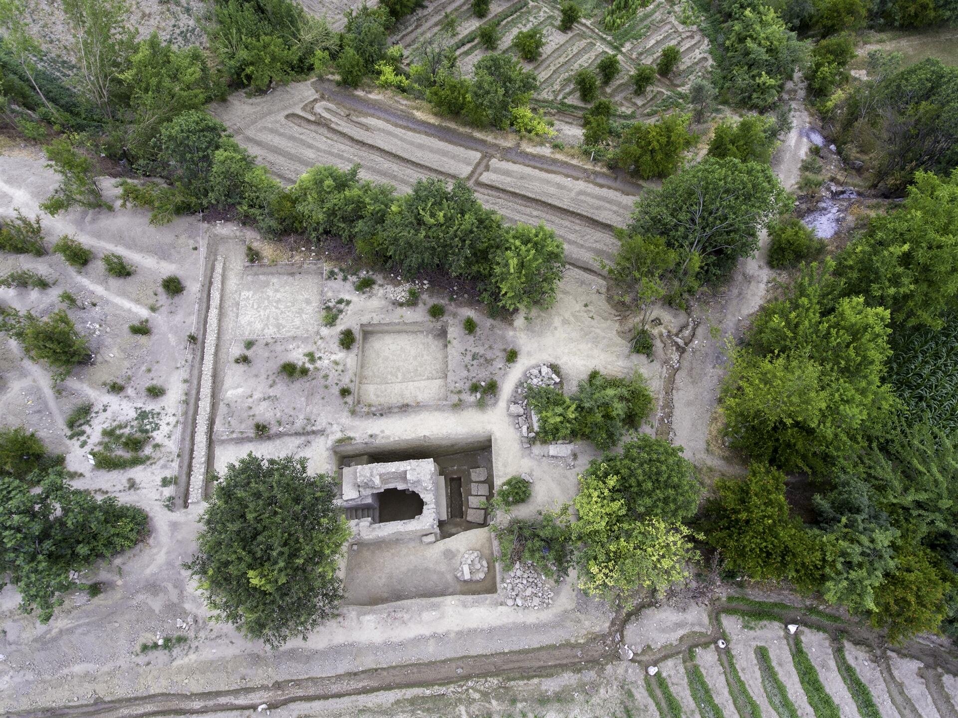 2,000-Year-Old Historical Tombs Unearthed In Close Vicinity To Ancient City Of Laodicea 