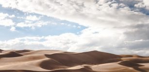 Sand Dunes Communicate With Each Other – Beautiful Physics Discovery