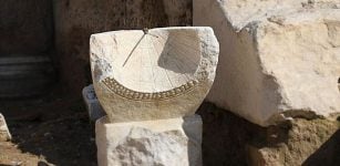 A 2,000-year-old sundial. Image credit: Sebahatdin Zeyrek / AA Oriented toward the south, the sundial - a spherical-shaped sundial facing south - shows names of seasons (in Greek), months and hours, and the time of the day (in hours) according to Celal Şimşek, who also said that the fixed indicator bar - gnomon (known as a shadow-casting needle) that should be found in the clock is missing. The researcher emphasized that this ancient work is rare, and referred to the sundial's leaf decoration from the lower part of the sundial, made of marble.