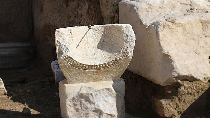 A 2,000-year-old sundial. Image credit: Sebahatdin Zeyrek / AA  Oriented toward the south, the sundial - a spherical-shaped sundial facing south - shows names of seasons (in Greek), months and hours, and the time of the day (in hours) according to Celal Şimşek, who also said that the fixed indicator bar - gnomon (known as a shadow-casting needle) that should be found in the clock is missing.  The researcher emphasized that this ancient work is rare, and referred to the sundial's leaf decoration from the lower part of the sundial, made of marble.