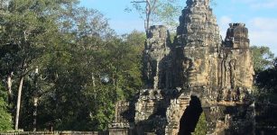 South gate of Angkor Thom