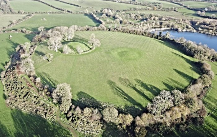 Massive Underground Anomaly - Iron Ages Temples And Seat Of Legendary Ulster Kings Discovered At Navan Fort?