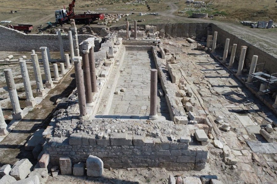 Massive 2nd-Century Fountain In Turkey's Ancient City Of Tripolis Will Be Soon Restored