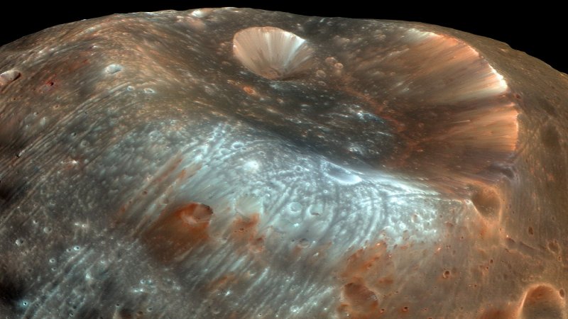 Left: The impact crater Stickney imaged by the Mars Reconnaissance Orbiter in March 2008. The second impact crater inside Stickney is Limtoc. Right: Labeled Map of Phobos – Moon of Mars (U.S. Geological Survey)