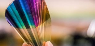 New Electronic Paper Displays Brilliant Colors