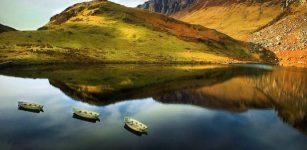 Llyn Y Dywarchen - Enigmatic Lake Shrouded In Myth And Legend