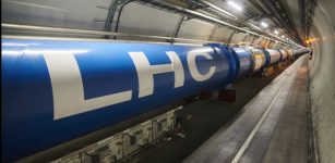 The LHC tunnel at point 1 (Image: CERN)