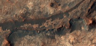 Billions of years ago, a river flowed across this scene in a Mars valley called Mawrth Vallis. A new study examines the tracks of Martian rivers to see what they can reveal about the history of the planet’s water and atmosphere. Credit: NASA/JPL Caltech/University of Arizona
