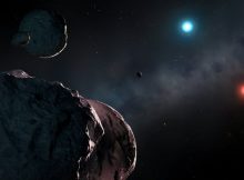 Artist’s impression of the old white dwarfs WDJ2147-4035 and WDJ1922+0233 surrounded by orbiting planetary debris, which will accrete onto the stars and pollute their atmospheres. WDJ2147-4035 is extremely red and dim, while WDJ1922+0233 is unusually blue. Credit: University of Warwick/Dr Mark Garlick. Credit: University of Warwick/Dr Mark Garlick