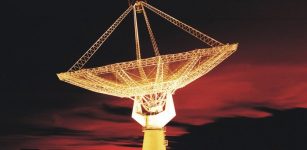 One of the dishes of the Giant Metrewave Radio Telescope (GMRT) near Pune, Maharashtra, India. Credit: National Centre for Radio Astrophysics