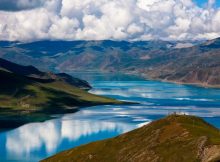 Yamdrok Lake is one of the three largest sacred lakes in Tibet. Image credit: Esther Lee - CC BY 2.0