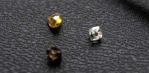 Diamonds with microscopic silicate and sulfide inclusions exposed new processes of how continents were formed and stabilized, allowing for early evolution of life on Earth. Credit: Wits University