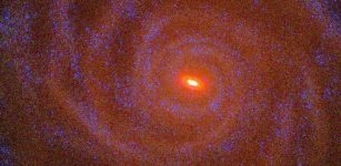 Milky Way Shows Gamma Ray Excess Due To Dark Matter Annihilation