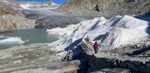 Glaciers In Retreat: Uncovering Tourism’s Contradictions
