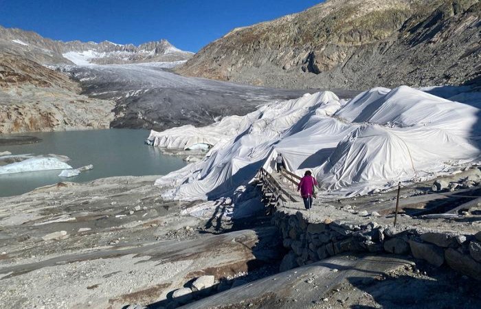 Glaciers In Retreat: Uncovering Tourism’s Contradictions