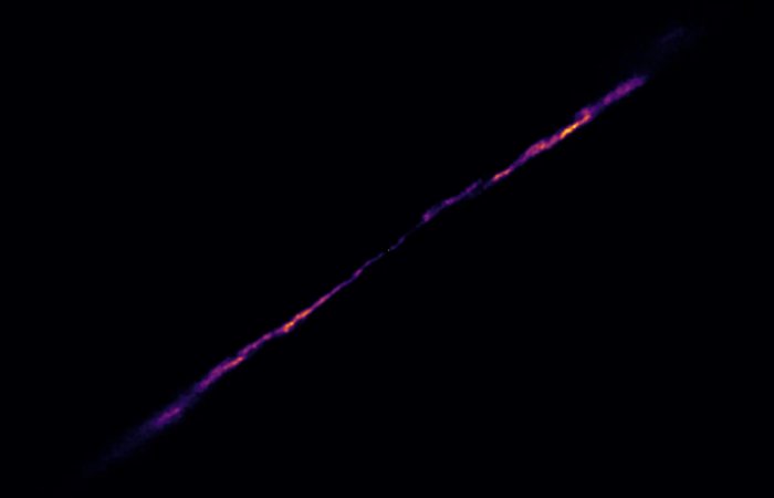 Interstellar Cloud 430 Light-Years Away Scatters Radio Waves From A Distant Pulsar