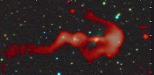 Remarkable Cosmic Bow-And-Arrow-Shaped Radio Galaxy - Discovered 