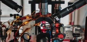 A Scientist Makes A ‘Mini-Universe’ To Measure Time Without Using A Clock