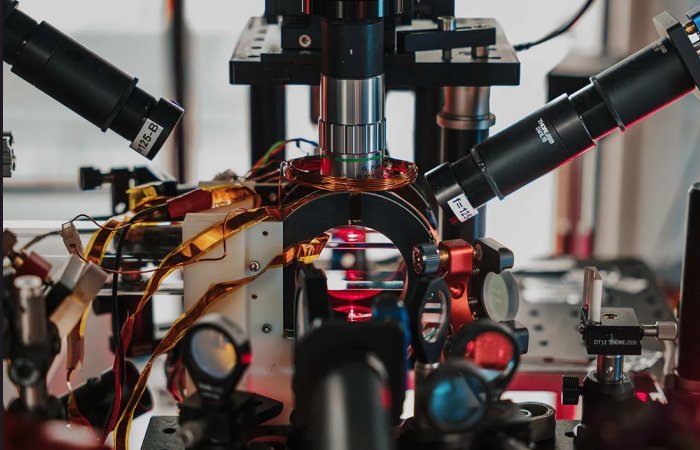 A Scientist Makes A ‘Mini-Universe’ To Measure Time Without Using A Clock