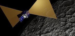 Tiny Satellite Will Use The Dark Side Of the Moon To Eavesdrop 