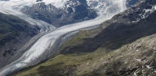 Including Daily Extreme Weather In Glacier Models Shows More Glacier Loss And Quicker Sea-Level Rise